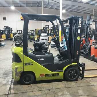 Propane Forklifts 2018  Clark S25CL (1)