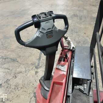 Electric Pallet Jacks 2015  Raymond 102T-F45L (6)