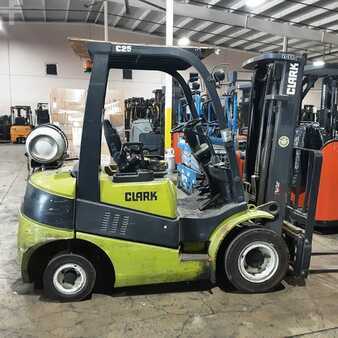 Propane Forklifts 2017  Clark C25L (1)