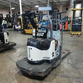 Electric Pallet Jacks 2015  Crown PE4500-60 (2)