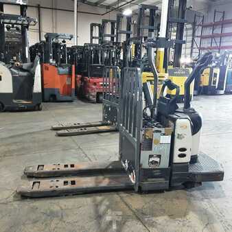 Electric Pallet Jacks 2015  Crown PE4500-60 (4)