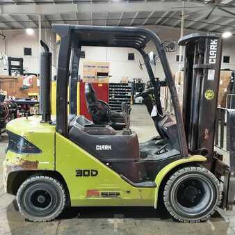 Diesel Forklifts 2019  Clark S30D (1)