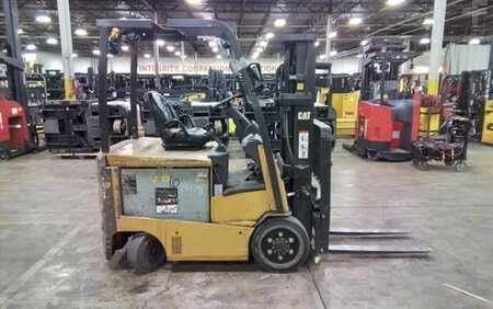 4 Wheels 2014  CAT Lift Trucks EC25N2 (1)