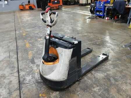 Electric Pallet Jacks 2011  Crown WP2335-45 (2)