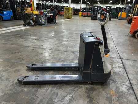 Electric Pallet Jacks 2011  Crown WP2335-45 (4)