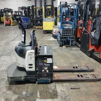 Electric Pallet Jacks 2012  Crown PE4500-60 (1)