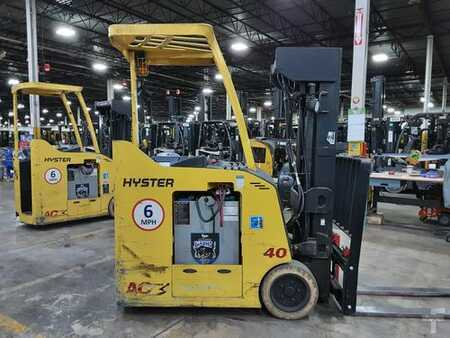 Stackers stand-on 2016  Hyster E40HSD3-21 (1)