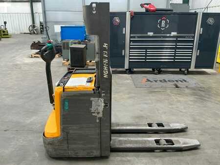 Electric Pallet Jacks 2022  Jungheinrich EJC212 (1)