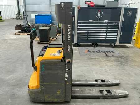 Electric Pallet Jacks 2022  Jungheinrich EJC212 (1)