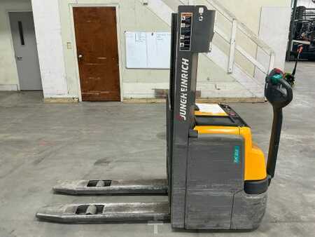 Electric Pallet Jacks 2022  Jungheinrich EJC212 (4)