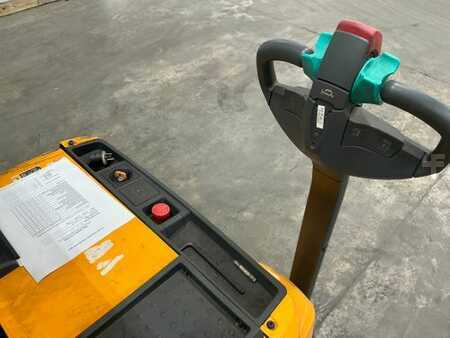 Electric Pallet Jacks 2022  Jungheinrich EJC212 (6)