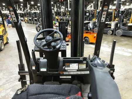 Propane Forklifts 2021  Yale GLC070 (6)