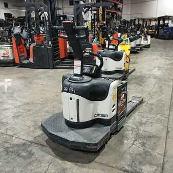 Electric Pallet Jacks 2013  Crown PE4500-60 (2)