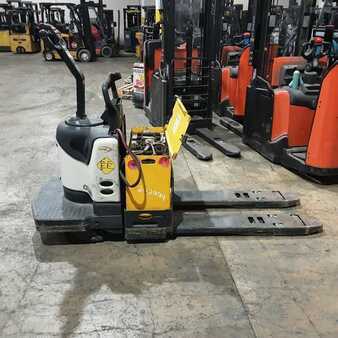 Electric Pallet Jacks 2016  Crown PE4500-60 (1)