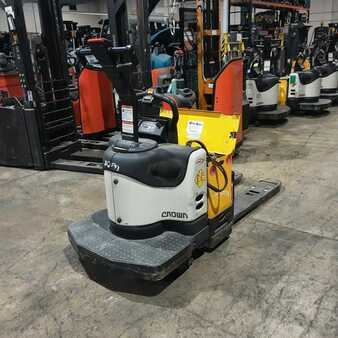 Electric Pallet Jacks 2016  Crown PE4500-60 (2)