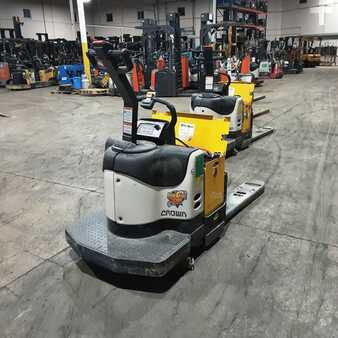 Electric Pallet Jacks 2016  Crown PE4500-60 (2)