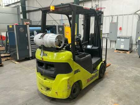 Propane Forklifts 2021  Clark S25CL (2)