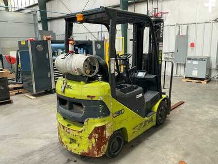 Propane Forklifts 2021  Clark S25CL (2)