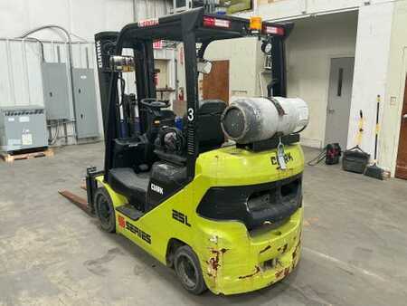 Propane Forklifts 2019  Clark S25CL (3)