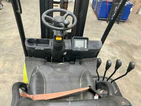 Propane Forklifts 2019  Clark S25CL (6)
