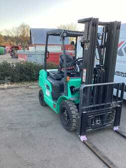 Carrelli elevatori diesel 2022  Mitsubishi FD25N3 (2)