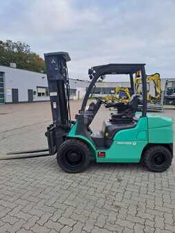 Dieseltrukki 2023 Mitsubishi FD30N3 (1)