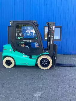 Elektro 4 Rad 2025  Mitsubishi L'M ECB30Q (1)