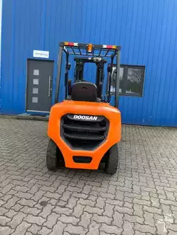 Diesel heftrucks 2020  Doosan D25NXP (4)