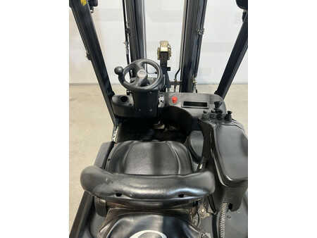 Sähkö - 4 pyör 2016  Linde E16C-02 (6)