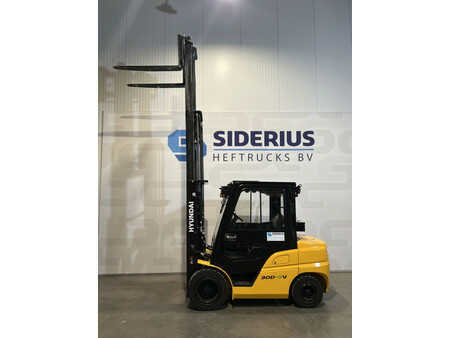 Diesel Forklifts 2021  Hyundai 30D-9V (3)