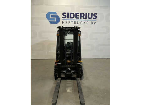 Diesel Forklifts 2021  Hyundai 30D-9V (5)
