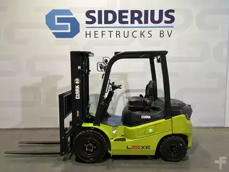 Electric - 4 wheels 2026  Clark L25XE (2)
