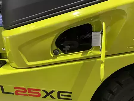 Electric - 4 wheels 2026  Clark L25XE (7)