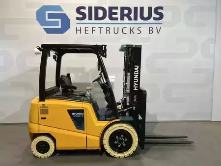 Sähkö - 4 pyör 2026  Hyundai 25BE-X (1)