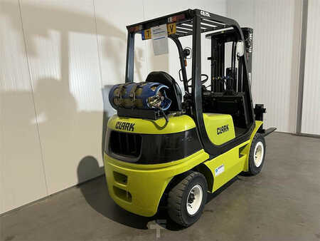 Propane Forklifts 2012  Clark CQ25L (3)