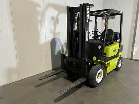 Propane Forklifts 2012  Clark CQ25L (4)