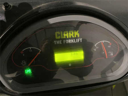 Chariot élévateur gaz 2022  Clark GTS25 (8)