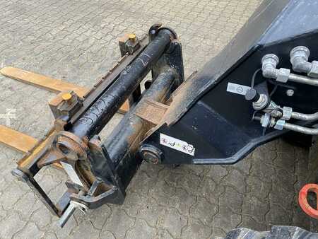 Empilhador telescópico giratório  2017  Manitou MT420H Comfort (9)