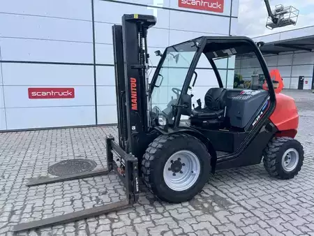 Dieselstapler 2020  Manitou MC25-4 (1)