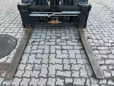Dieselstapler 2020  Manitou MC25-4 (9)