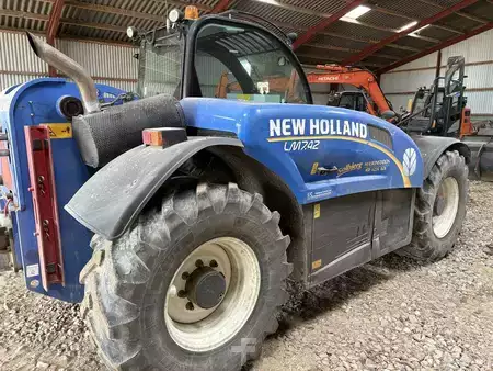 Empilhador telescópico giratório  2017  New Holland LM742 (3)