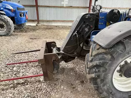 Empilhador telescópico giratório  2017  New Holland LM742 (4)