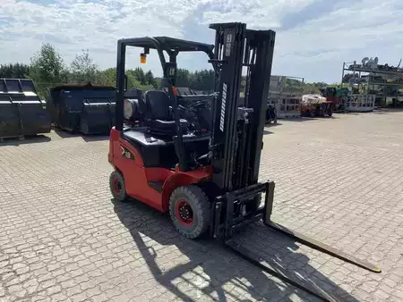 Chariots élévateurs diesel 2021  Conmas 1800 KG (5)
