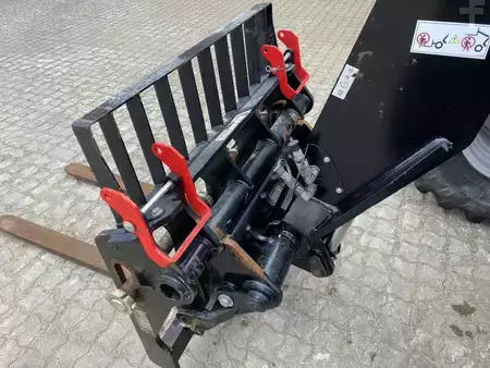 Поворотний телескопічний навантажувач 2023  Manitou MT933 EASY COMFORT (9)