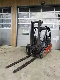 Elektro 4 Rad 2011  Linde E25-02 (1)