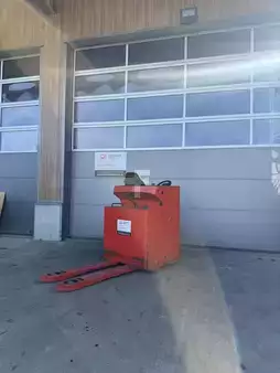 Transpallet elettrici uomo seduto 2018  Linde T20R (1)