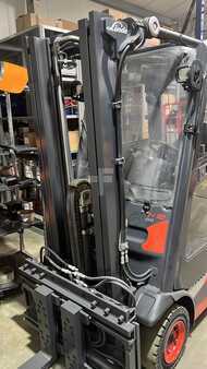 Treibgasstapler 2017 Linde H18T-01 (1)