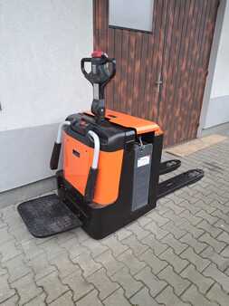 Electric Pallet Trucks 2007  Toyota LPE240/S (3) 
