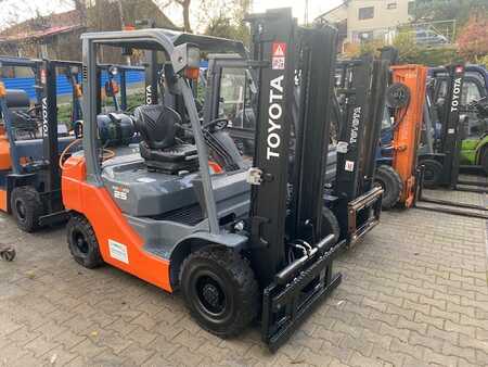 Propane Forklifts 2008  Toyota 02-8FGF25 (2) 