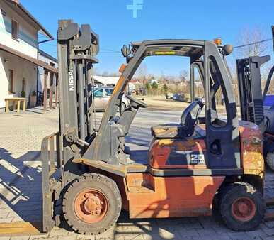 Dieselový VZV 2002  Nissan FD02A20Q (2)